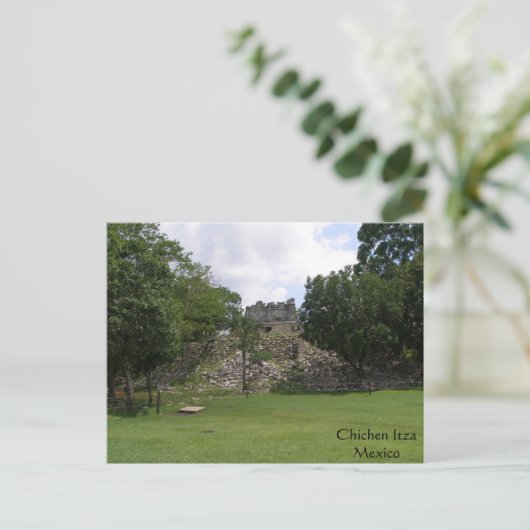 Carte Postale Ruin solitaire à Chichen Itza (Debout devant)