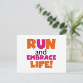 Carte Postale Run and Embrassez Life Orange Pink (Debout devant)
