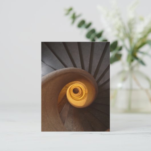 Carte postale Rustique Ancien Escalier Spiral (Debout devant)