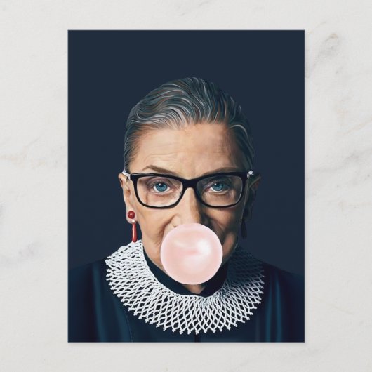 Carte Postale Ruth Bader Ginsburg souffler rose bulle gomme (Devant)