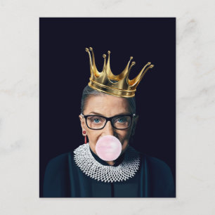 Carte Postale Ruth Ginsburg couronne d'or soufflant du chewing-g