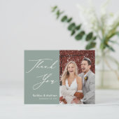 Carte Postale Sage Green Élégant Script Mariage moderne Merci (Debout devant)