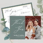Carte Postale Sage Green Élégant Script Mariage moderne Merci<br><div class="desc">Sage Green Élégant Script Photo moderne Minimaliste Merci Postcard Mariage. Express combien vous êtes reconnaissants à vos amis et votre famille qui ont fait de votre mariage un spécial supplémentaire avec ce magnifique carte de remerciements photo mariage. Tous les textes sont pré-arrangés pour que vous personnalisiez facilement et rapidement avec...</div>