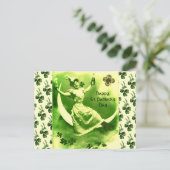 CARTE POSTALE SAINT PATRICK'S DAY LUNE LADY AVEC SHAMROCK (Debout devant)
