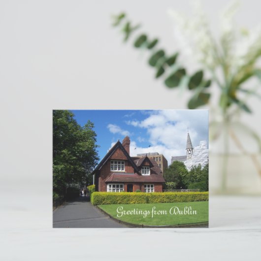Carte Postale Salutations de Dublin (Debout devant)