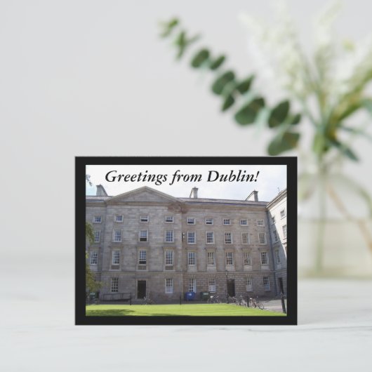 Carte Postale Salutations de Dublin ! (Debout devant)