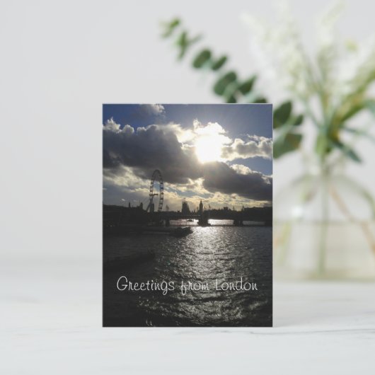 Carte Postale Salutations de Londres (Debout devant)