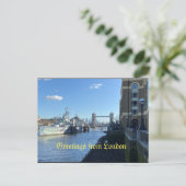 Carte Postale Salutations de Londres (Debout devant)