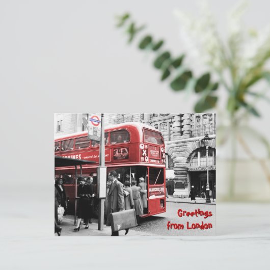 Carte Postale Salutations de Londres (Debout devant)