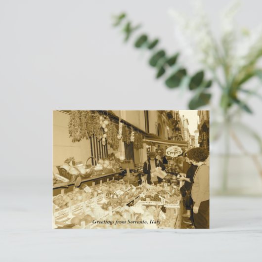 Carte Postale Salutations de Sorrento, Italie (Debout devant)