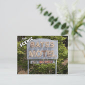 Carte Postale Salutations Du Motel Pittoresque Bates (Debout devant)
