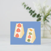 Carte Postale Sandwichs à dessert de fruits et de crème (Debout devant)