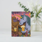 Carte Postale Sasquatch and a Unicorn Enjoying Beer (Debout devant)