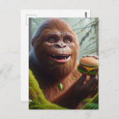 Carte Postale Sasquatch dans la forêt de Mossy avec Cheeseburger (Devant / Derrière)