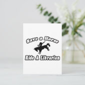 Carte Postale Save Horse, Ride Librarian (Debout devant)