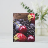 Carte Postale Savoureux Fruits D'Été Sur Une Table En Bois (Debout devant)
