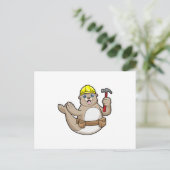 Carte Postale Sceau comme charpentier avec marteau & chapeau (Debout devant)