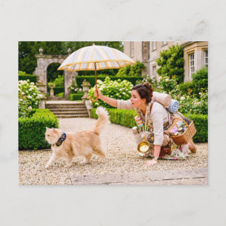 Carte Postale Scène de défilé de chat dans un jardin de luxe