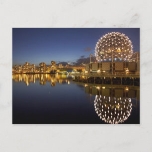 Carte Postale Science World et CBD reflétés dans False Creek,