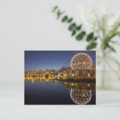 Carte Postale Science World et CBD reflétés dans False Creek, (Debout devant)