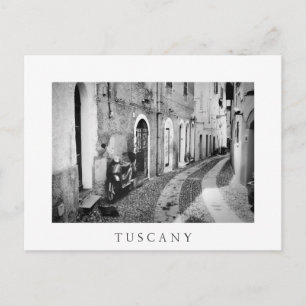 Carte Postale Scooter dans une rue en Italie en noir et blanc