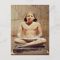 Scribe assis les jambes croisées
