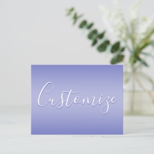 Carte Postale Script cursif modifiable | Violet blanc et violet (Debout devant)