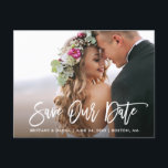 Carte Postale Script de brosse moderne Enregistrer notre photo d<br><div class="desc">Brosse moderne Script Enregistrer notre date Fiançailles Couple Photo Carte postale</div>