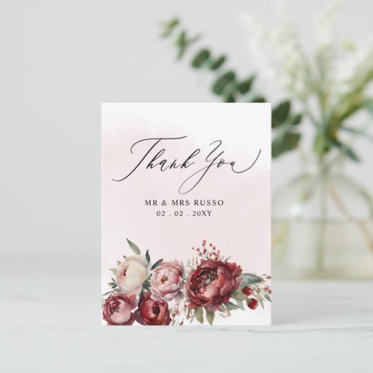 Carte Postale Script élégant Burgundy Blush Floral Merci (Debout devant)