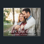 Carte Postale Script moderne | Enregistrer la photo de date<br><div class="desc">Script moderne Enregistrer la date Couple Photo Fiançailles Carte postale</div>