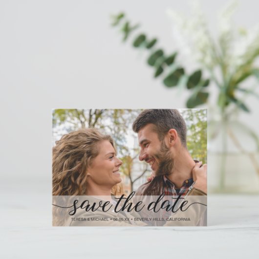 Carte Postale Script simple Enregistrer la date | Photo Fiançail (Debout devant)