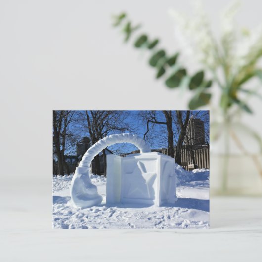 Carte Postale Sculpture de neige, Québec, Canada (Debout devant)