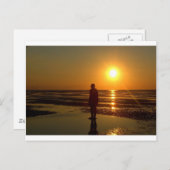 Carte Postale Sculpture d'hommes en fer au coucher du soleil, Cr (Devant / Derrière)