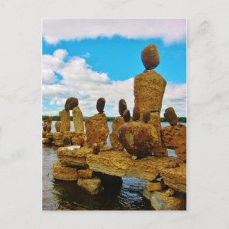 Carte Postale Sculptures en pierre en rivière d'Inukshuk