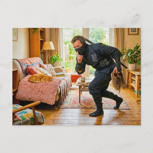 Carte Postale Se faufilant devant un chat endormi (Devant)