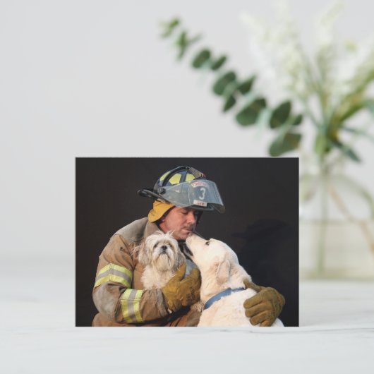 Carte Postale Secourt de pompier (Debout devant)