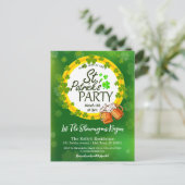 Carte Postale Shamrocks et bière St. Patrick's Day Invitation (Debout devant)