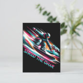 Carte Postale Shred the Gnar Snowboard (Debout devant)