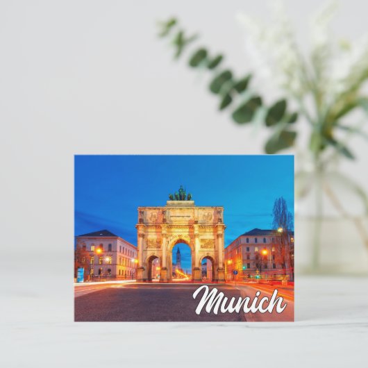 Carte Postale Siegestor, Munich, Allemagne (Debout devant)