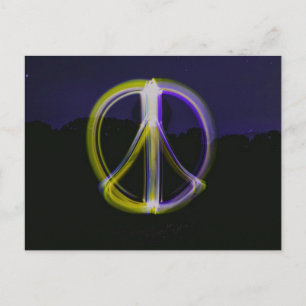 Carte Postale Signale de paix brillante dans le ciel nocturne