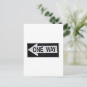 CARTE POSTALE SIGNE À SENS UNIQUE (Debout devant)