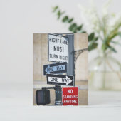 Carte Postale Signes de trafic (Debout devant)