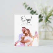 Carte Postale Simple Modern Oups Annonce de report de mariage (Debout devant)