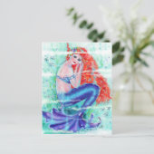 Carte Postale Sirène à tête rouge avec queue violette par Renee (Debout devant)