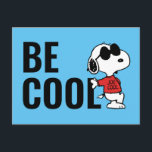 Carte Postale Snoopy "Joe Cool" debout<br><div class="desc">Regardez Snoopy sous les traits de Joe Cool debout et appuyé.</div>
