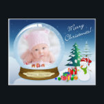 Carte postale Snowman Christmas PHOTO Snow Globe<br><div class="desc">Cette carte de poste photo "Livraison spéciale" joyeux Noël enneigé globe de la neige serait un moyen économique d'envoyer Joyeux Noël et/ou la naissance des voeux de faire-part bébé à toute votre famille et vos amis. Customisez le texte pour dire ce que vous voulez et téléchargez une photo numérique en...</div>