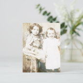 Carte Postale Soeurs et dentelle (Debout devant)