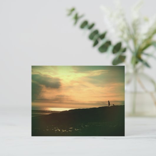 Carte Postale Soirée tranquille sur la plage (Debout devant)