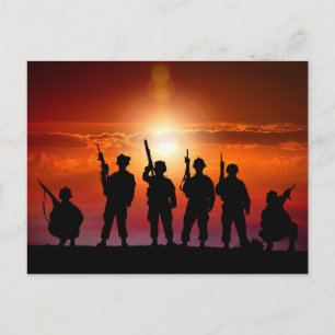 Carte Postale Soldats au coucher du soleil