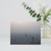 Carte Postale Soot-stained skyscrapers (Debout devant)